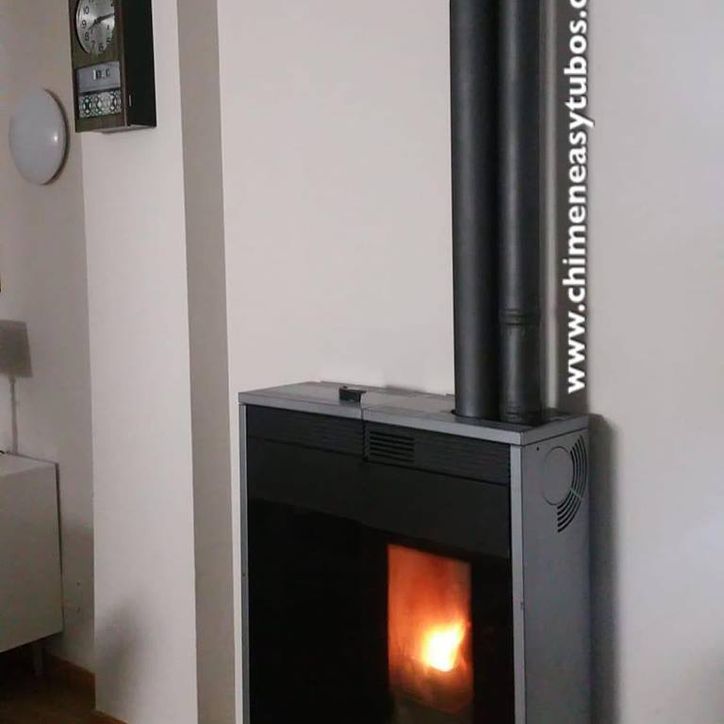 Chimeneas Picos de Europa - Estufa de pellets con poco fondo y aire caliente canalizado