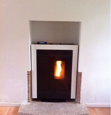 Chimeneas Picos de Europa - Estufa de pellets con poca profundidad en pared