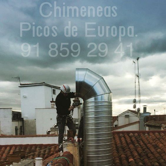 Chimeneas Picos de Europa - Empresa instalación tubos de chimeneas por patio en Edificio